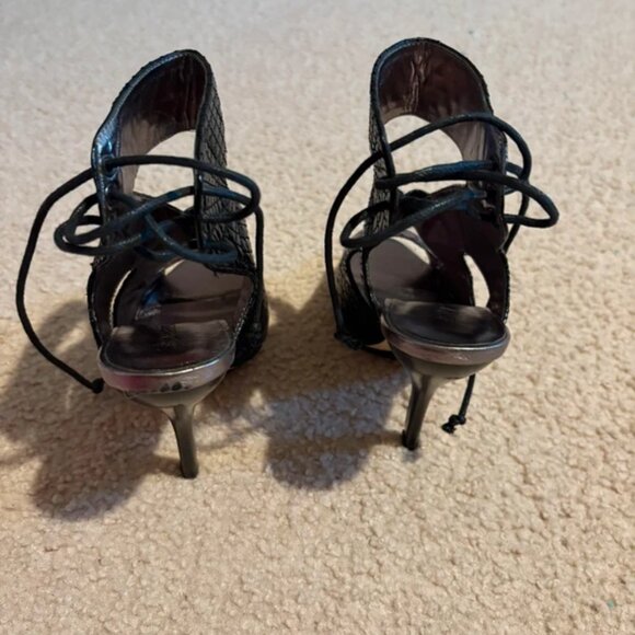 High heels - Picture 2 of 2